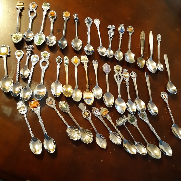 40 Vintage Collection Spoons/ Most Is Silver Plated - Picture 11 of 12